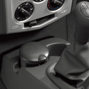 "Removable" ashtray Functional and discreet, the removable ashtray is located in the console's drinks holder. The practical storage area at the bottom of the console optimises the internal storage space (depending on version).